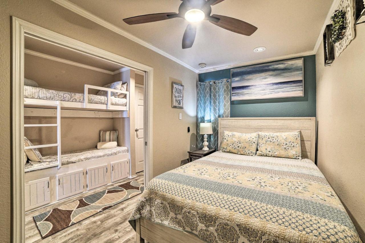 Updated Front Beach Condo With Resort Amenities! Корпус-Крісті Екстер'єр фото